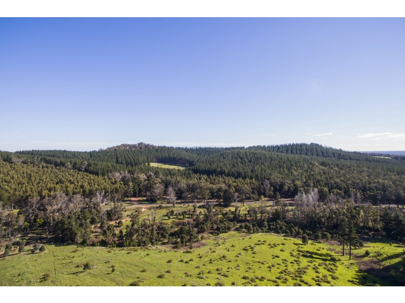 11 Brockman Highway, Nannup WA 6275