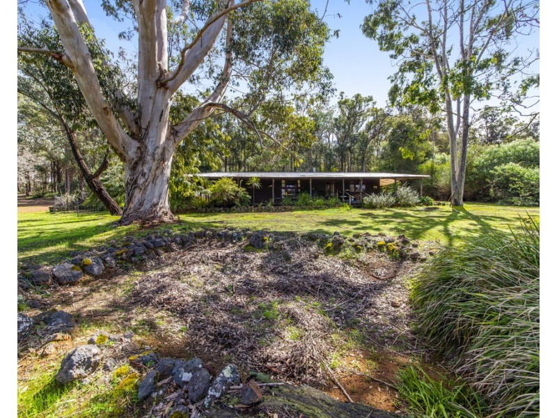 98 Johnston Road, Nannup WA 6275