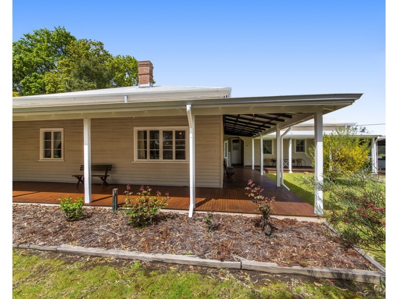 24 Staff Street, Nannup WA 6275
