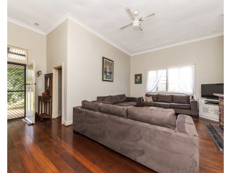 24 Staff Street, Nannup WA 6275