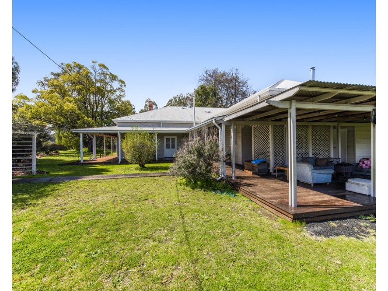 24 Staff Street, Nannup WA 6275