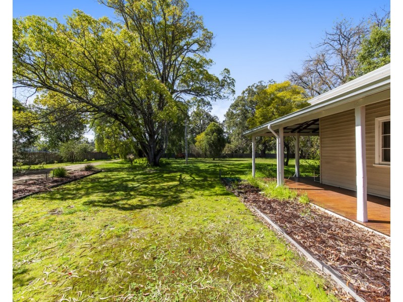 24 Staff Street, Nannup WA 6275