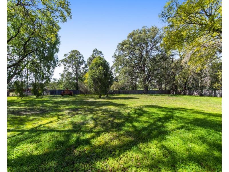 24 Staff Street, Nannup WA 6275