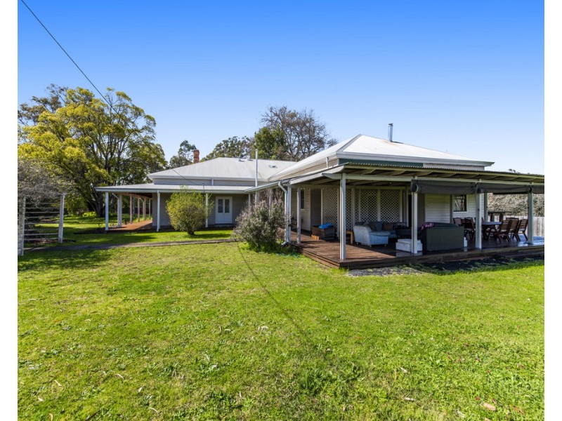24 Staff Street, Nannup WA 6275