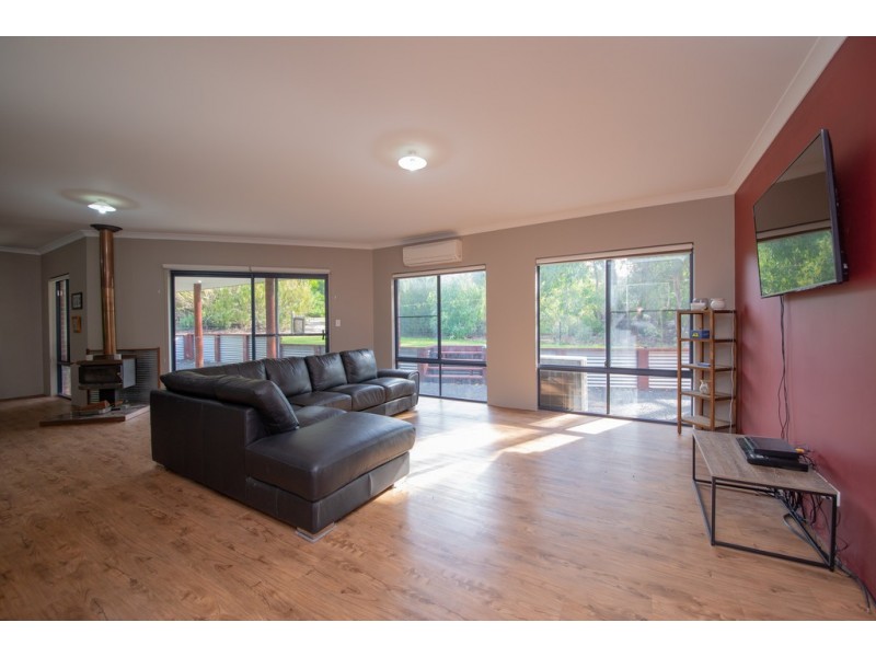 4 Cockatoo Drive, Nannup WA 6275