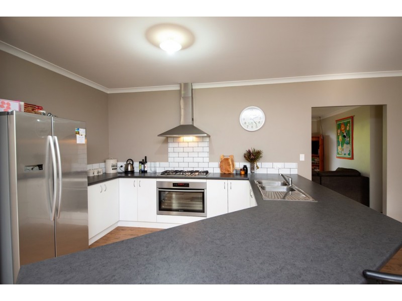 4 Cockatoo Drive, Nannup WA 6275
