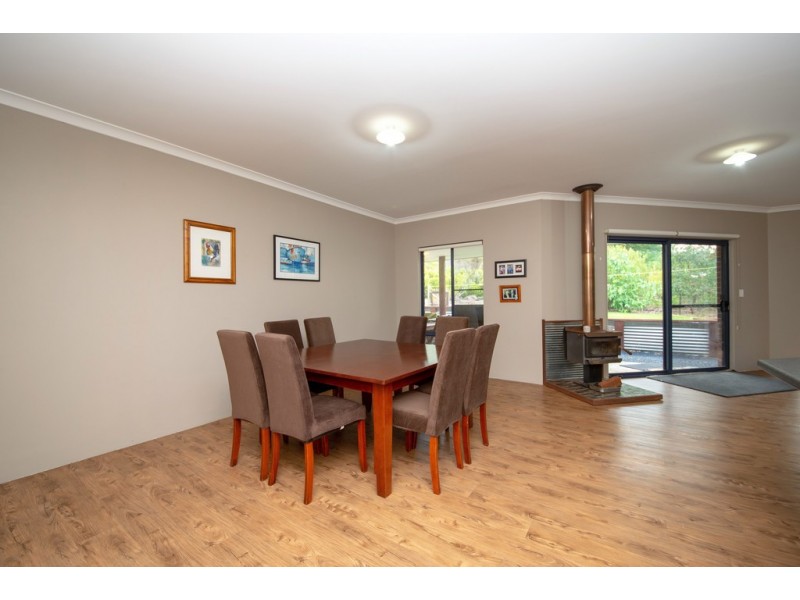 4 Cockatoo Drive, Nannup WA 6275