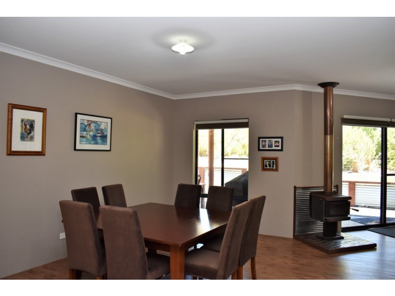 4 Cockatoo Drive, Nannup WA 6275