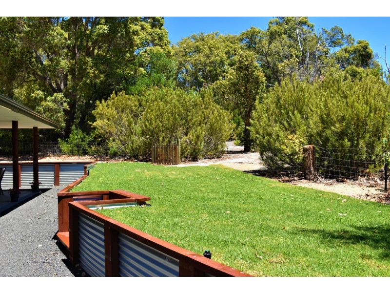4 Cockatoo Drive, Nannup WA 6275