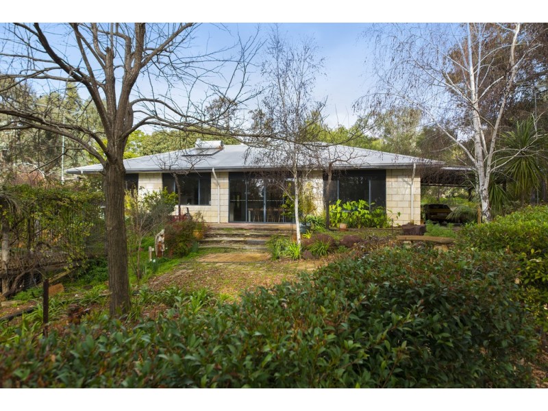 94 Cockatoo Drv, Nannup WA 6275