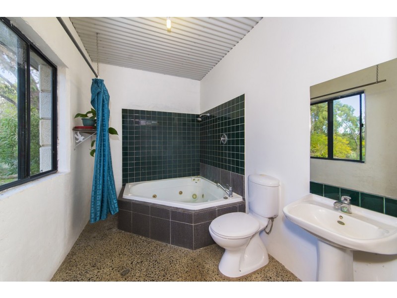 94 Cockatoo Drv, Nannup WA 6275