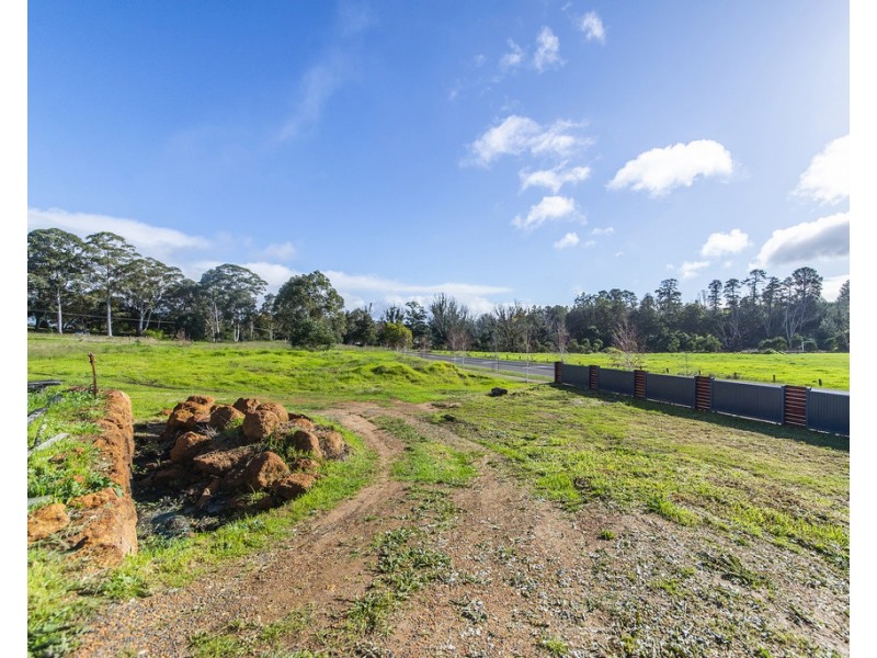 2b Hitchcock Drive, Nannup WA 6275