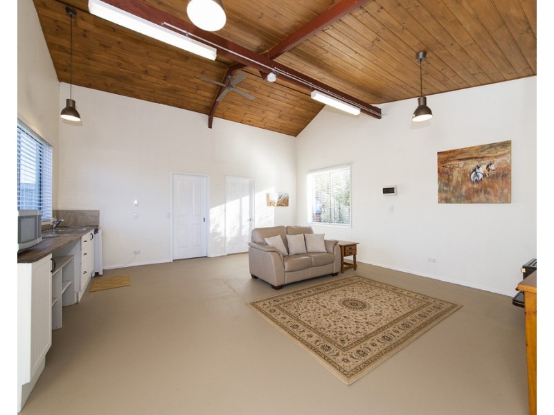 21 Hitchcock Drive, Nannup WA 6275