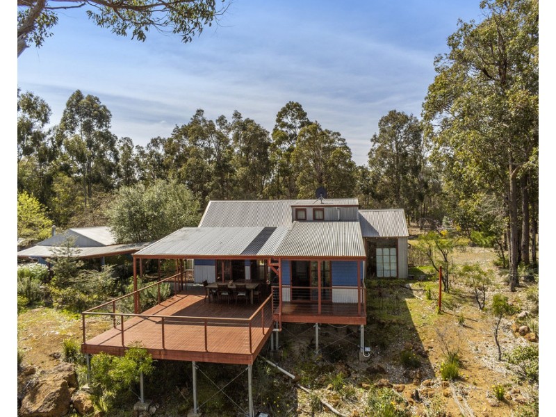 38 Hovea Pl, Nannup WA 6275
