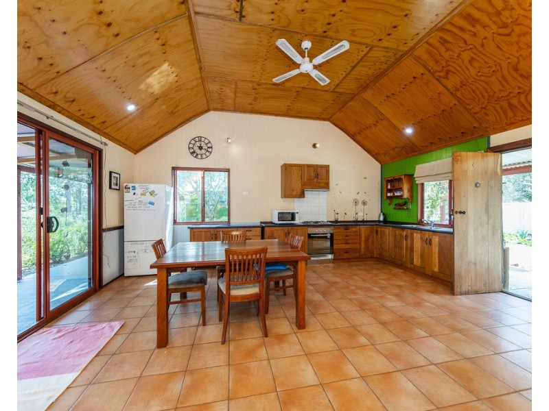 38 Hovea Pl, Nannup WA 6275