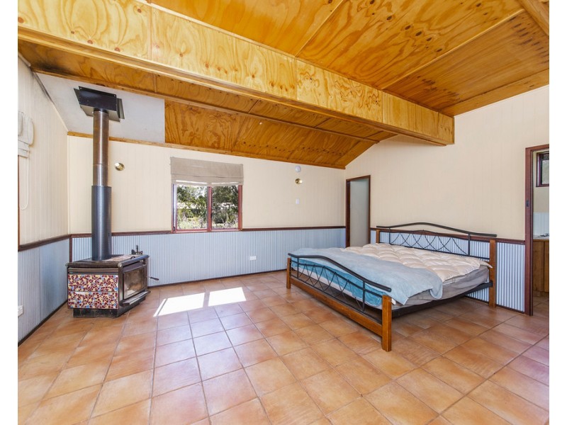 38 Hovea Pl, Nannup WA 6275