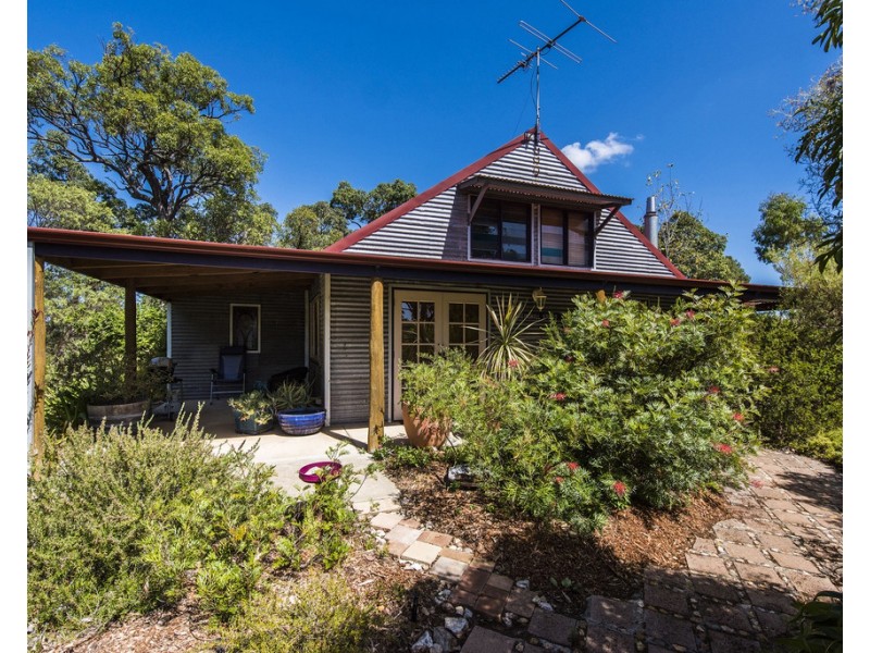 2 Dunnet Road, Nannup WA 6275
