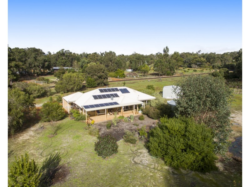 56 Cockatoo Drv, Nannup WA 6275