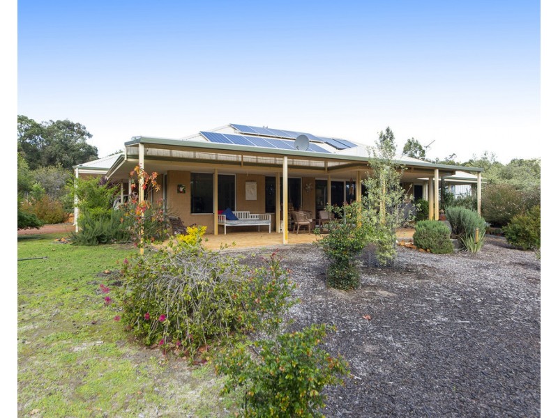 56 Cockatoo Drv, Nannup WA 6275