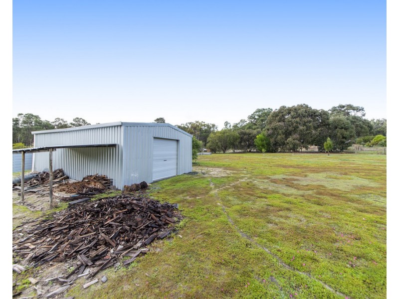 56 Cockatoo Drv, Nannup WA 6275