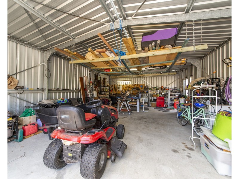 56 Cockatoo Drv, Nannup WA 6275