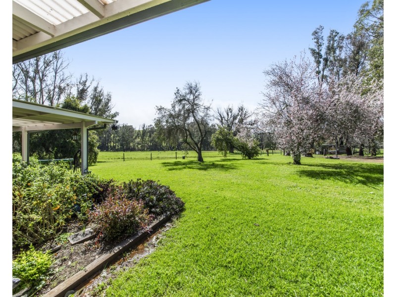 11 East Nannup Rd, Nannup WA 6275