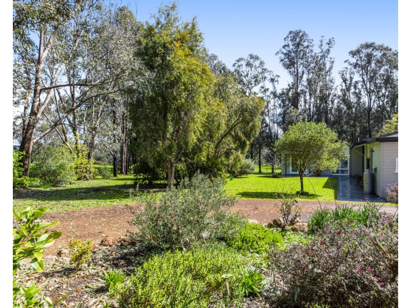 11 East Nannup Rd, Nannup WA 6275
