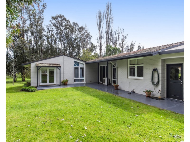 11 East Nannup Rd, Nannup WA 6275