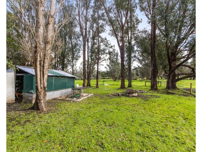 11 East Nannup Rd, Nannup WA 6275