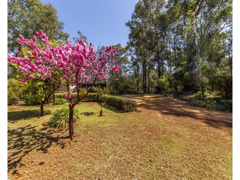 219 Leschenaultia Drv, Nannup WA 6275