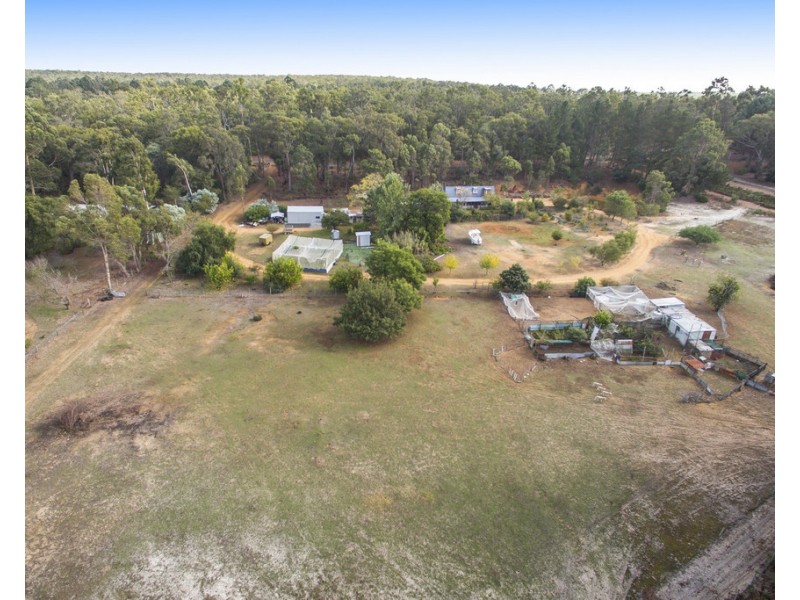 112 Johnston Road, Nannup WA 6275