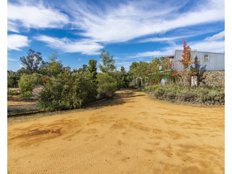 112 Johnston Road, Nannup WA 6275