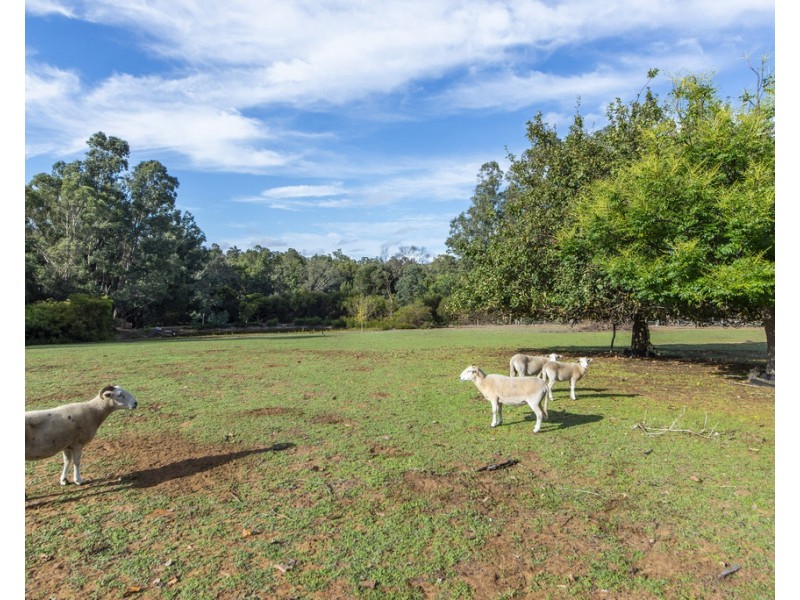 112 Johnston Road, Nannup WA 6275