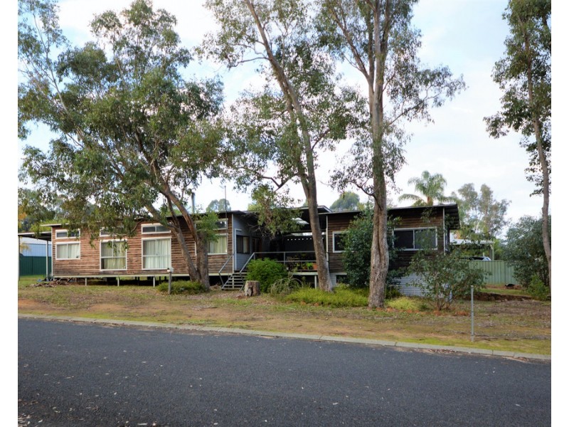 13 Wilson Street, Nannup WA 6275