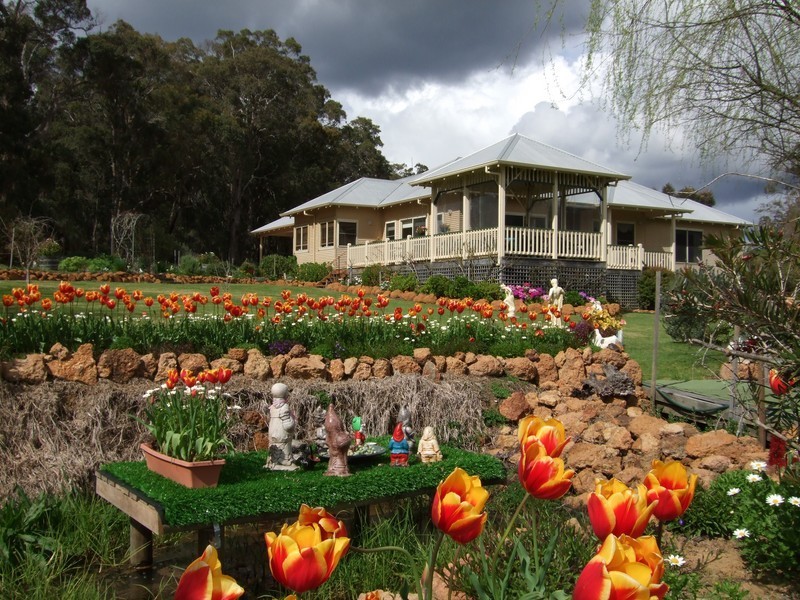 5 Roberts Rd, Nannup WA 6275