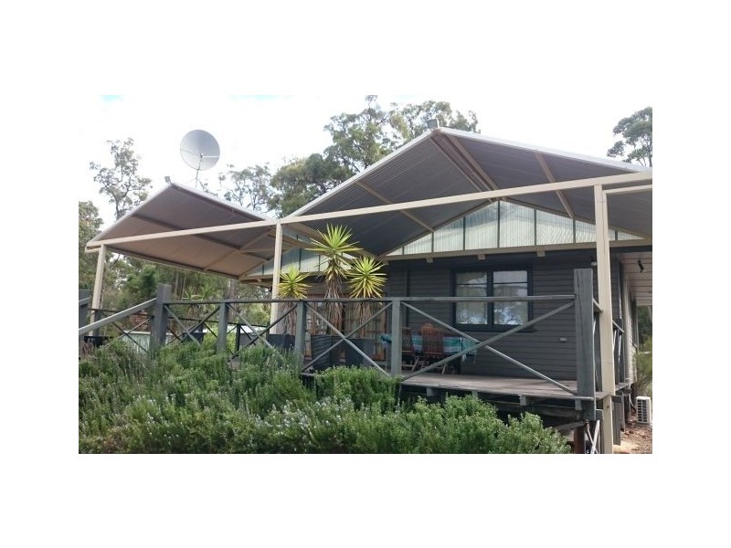 27 Hovea Pl, Nannup WA 6275