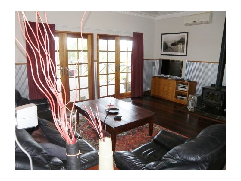 27 Hovea Pl, Nannup WA 6275