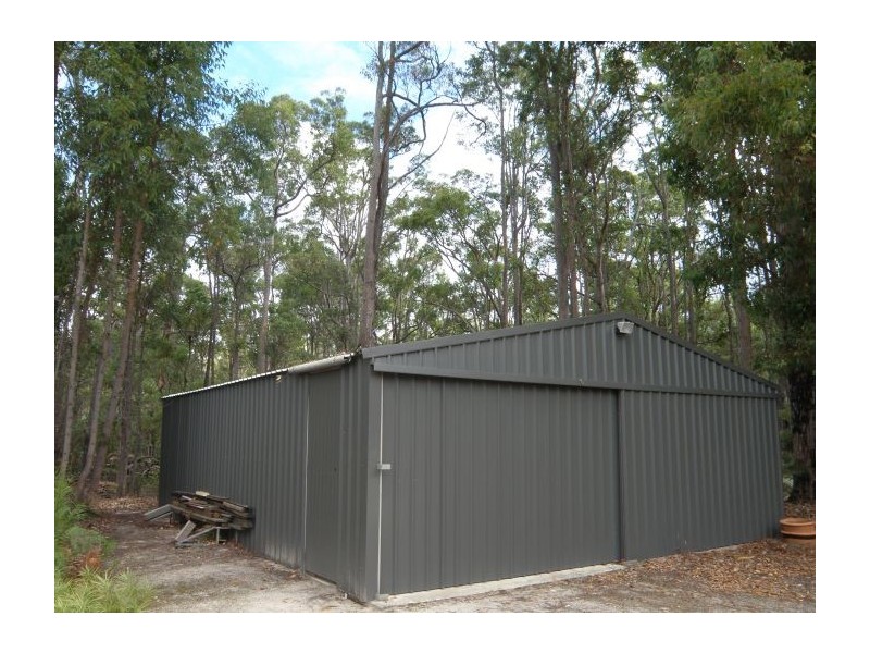 27 Hovea Pl, Nannup WA 6275