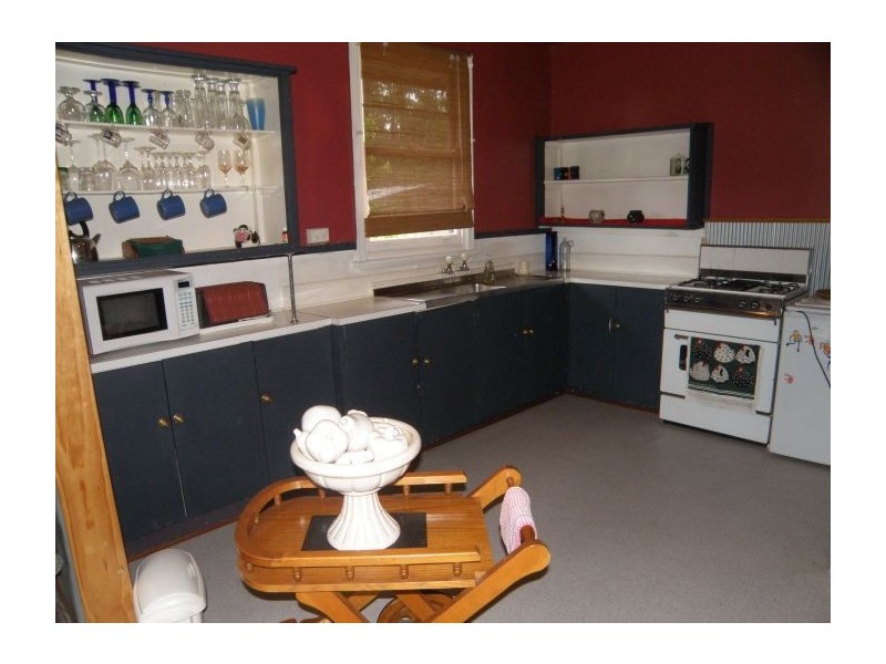 27 Hovea Pl, Nannup WA 6275