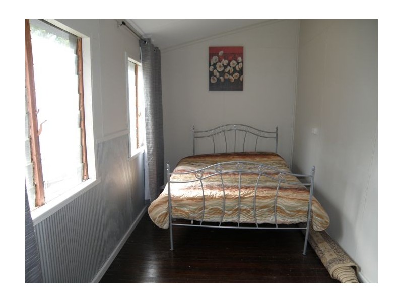 27 Hovea Pl, Nannup WA 6275