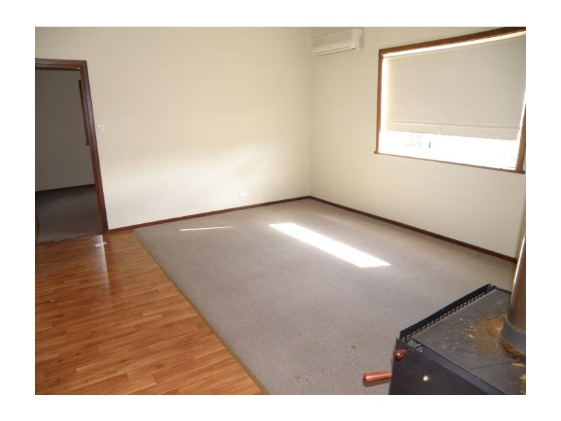 29 Dunnet Rd, Nannup WA 6275