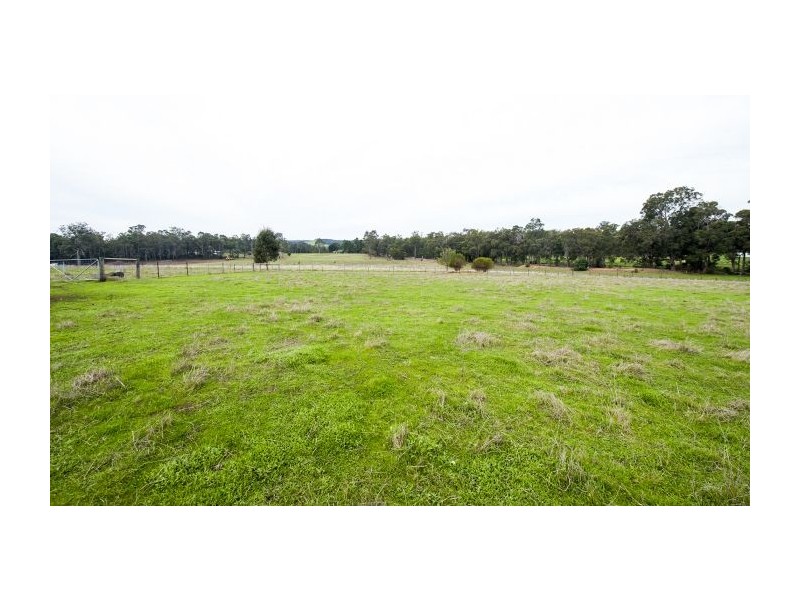 61 Thomas Road, Nannup WA 6275