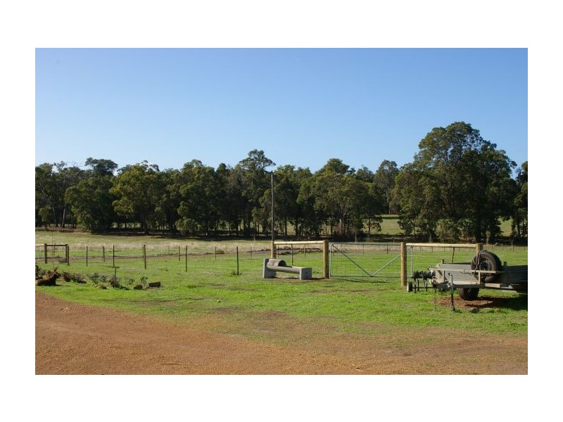 61 Thomas Road, Nannup WA 6275