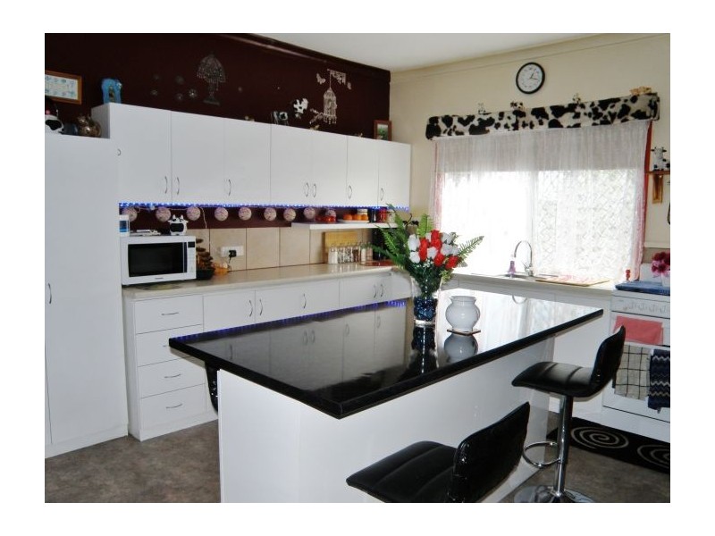 24 Carey St, Nannup WA 6275