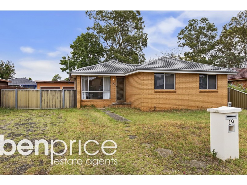 19 Grevillea Drive, St Clair NSW 2759