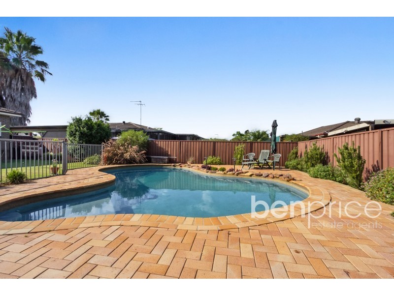 5 Shadlow Crescent, St Clair NSW 2759