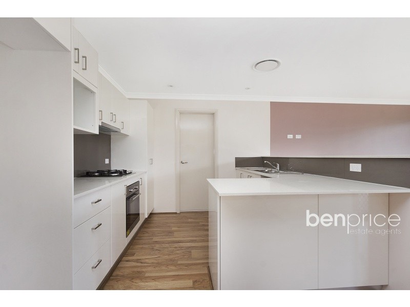 11 Finsbury Circuit, Ropes Crossing NSW 2760