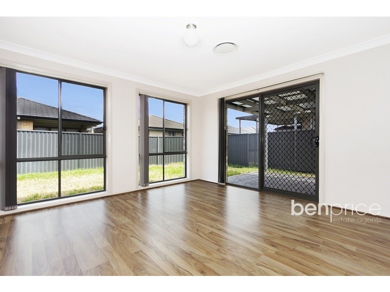 11 Finsbury Circuit, Ropes Crossing NSW 2760