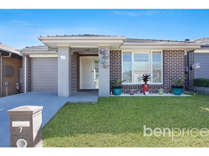 7 Foothills Terrace, Glenmore Park NSW 2745