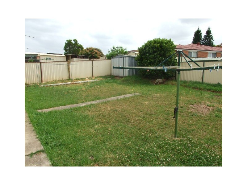 4 Waring Cres, Plumpton NSW 2761